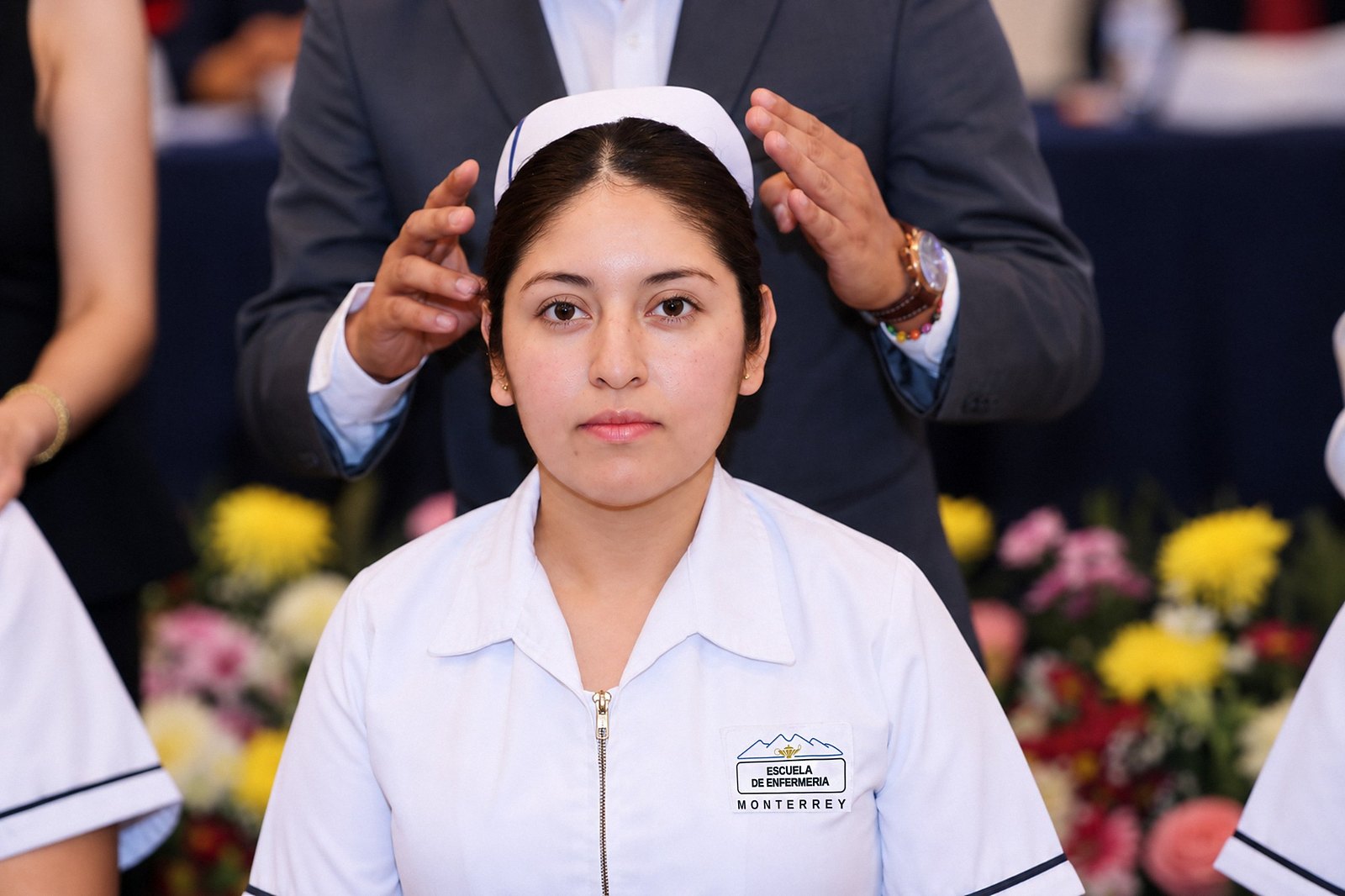 Retrato de una alumna de Enfermería con cofia